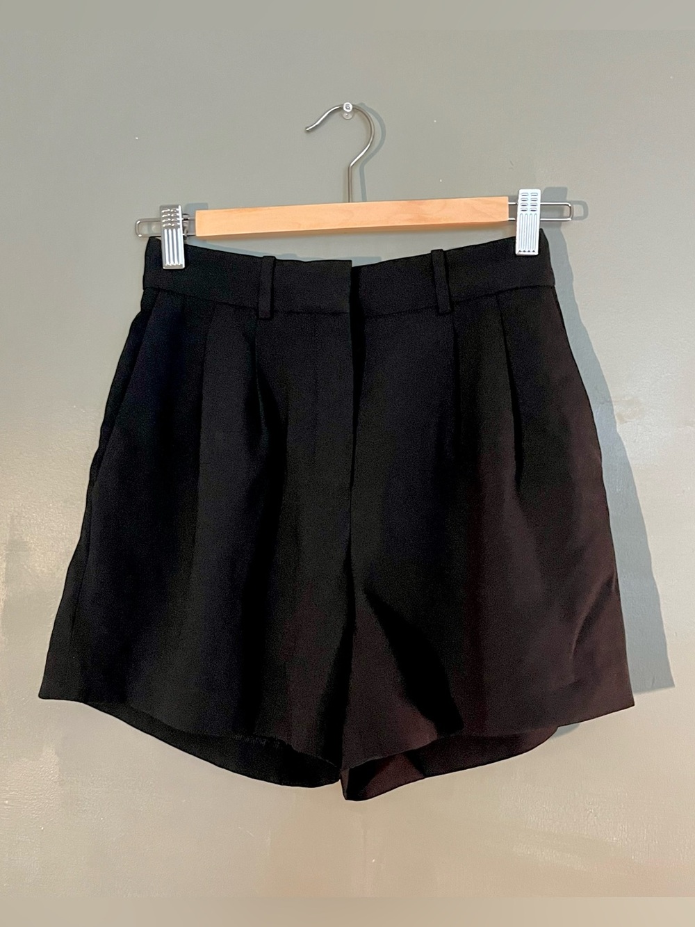 Babaton Pleated Mini Short Black High-Waist Shorts
